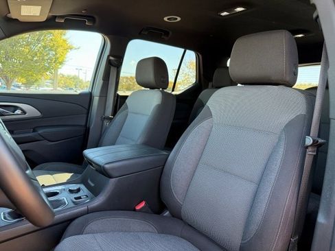 Used 2023 Chevrolet Traverse LT image 13