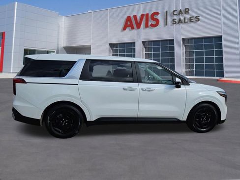 Used 2025 Kia Carnival image 7