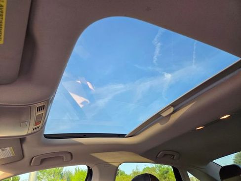 Used 2023 Volkswagen Jetta SE w/ Panoramic Sunroof Package image 7