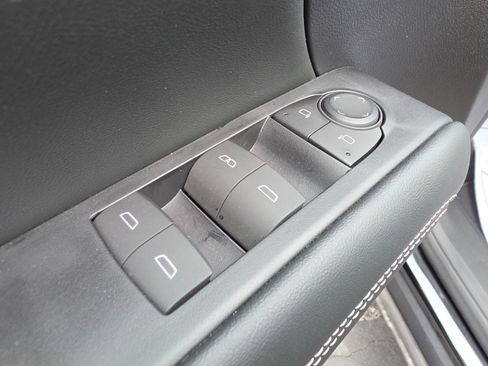 Used 2025 GMC Terrain Elevation w/ Technology Package II AWD/4WD image 31