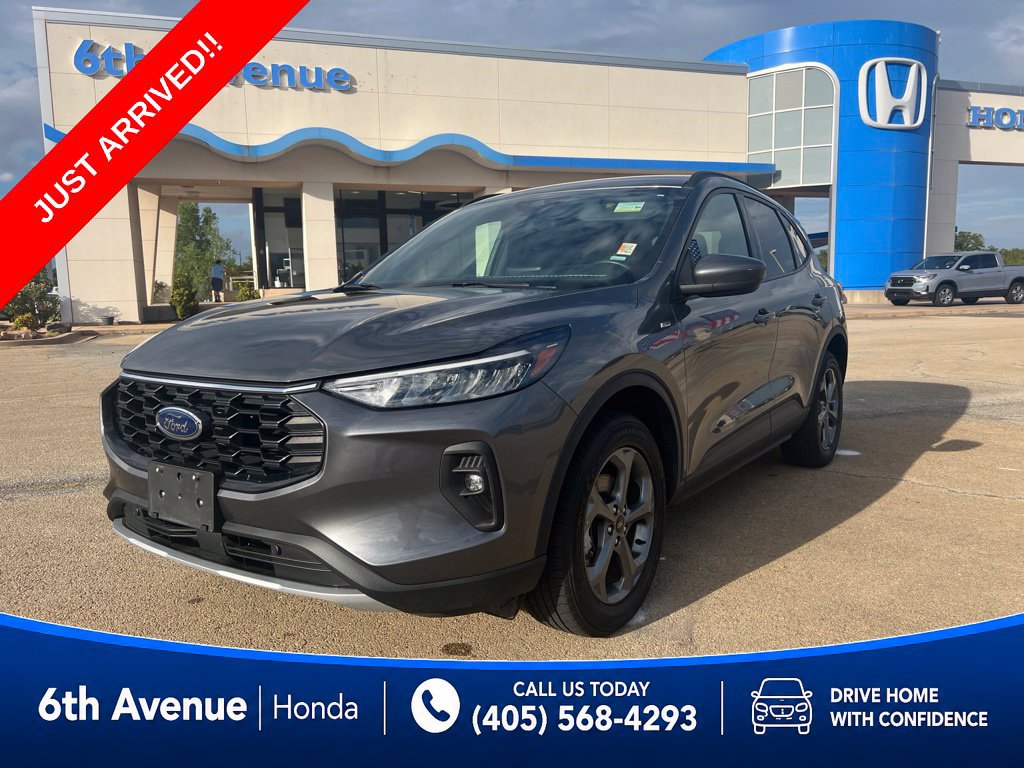 Used 2025 Ford Escape ST-Line Select AWD/4WD image 2