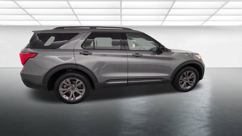 Certified 2024 Ford Explorer XLT w/ Equipment Group 202A AWD/4WD image 9