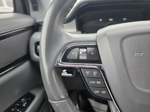 Used 2023 Lincoln Nautilus Reserve image 15
