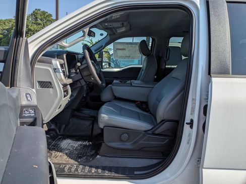 New 2025 Ford F450 XL w/ XL Chrome Package image 11