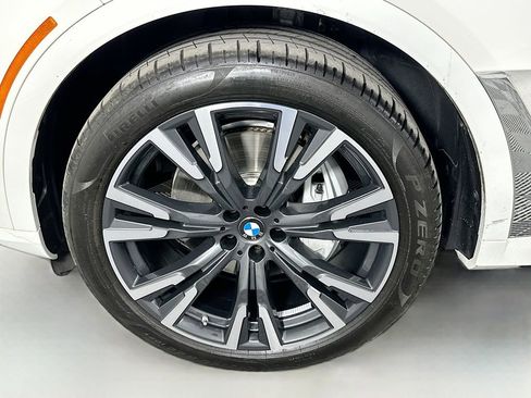Used 2025 BMW X7 xDrive40i w/ Premium Package image 32