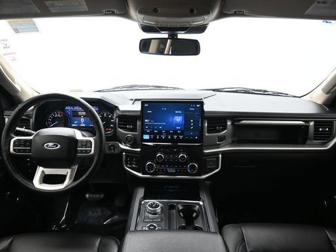 Used 2024 Ford Expedition XLT image 14