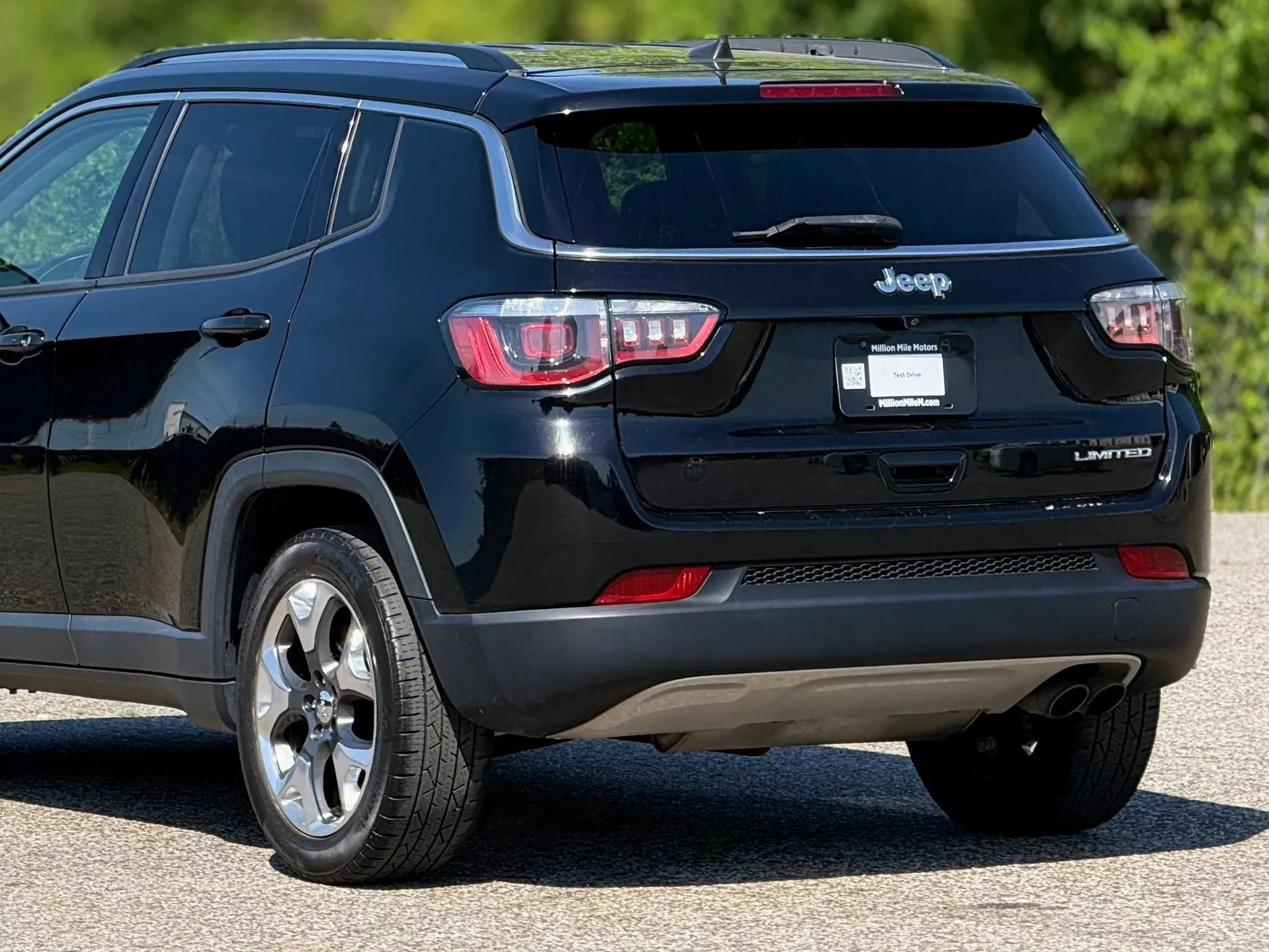 Used 2019 Jeep Compass Limited FWD image 16