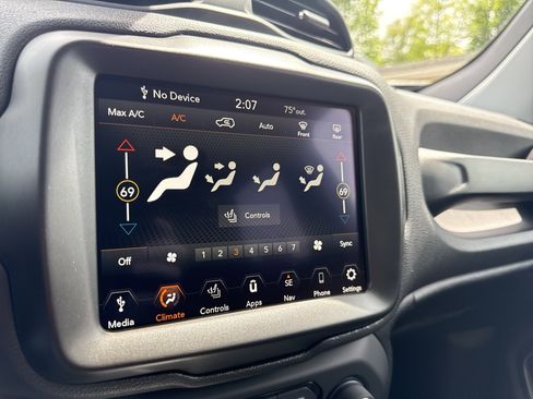 Used 2023 Jeep Renegade Limited AWD/4WD image 18
