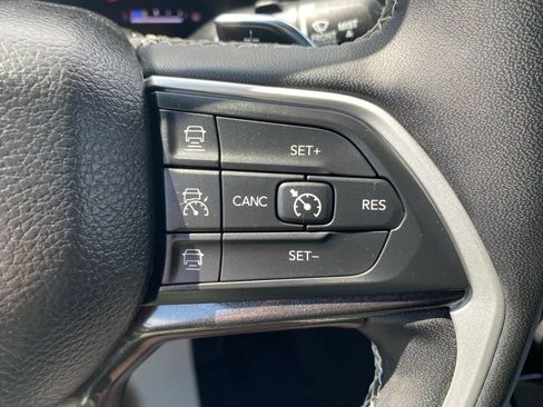 Used 2023 Jeep Grand Cherokee L Laredo AWD/4WD image 31
