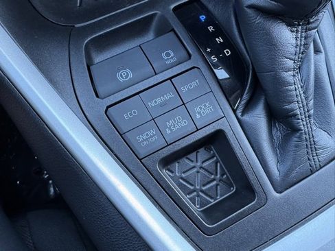 Certified 2021 Toyota RAV4 XLE w/ Convenience Package image 18