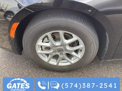 Used 2024 Chrysler Pacifica Touring-L FWD image 37