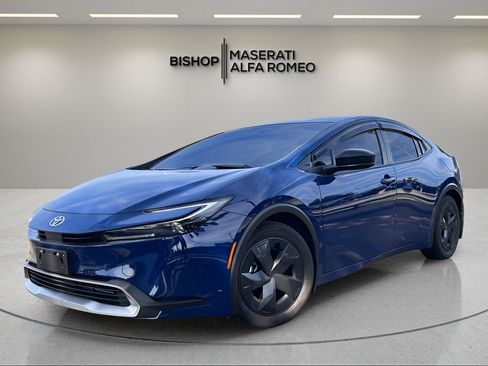 Used 2026 Toyota Prius Plug-In Hybrid FWD image 2