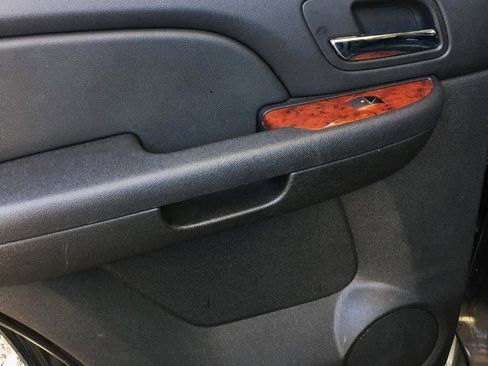 Used 2011 GMC Yukon SLT w/ SLT-2 Equipment Package image 13