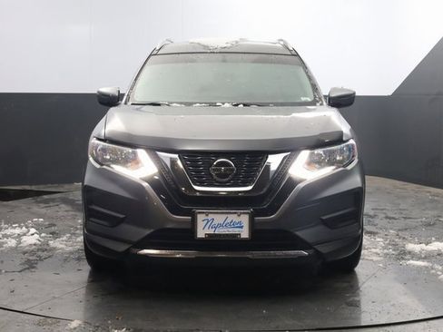 Used 2018 Nissan Rogue SV image 2