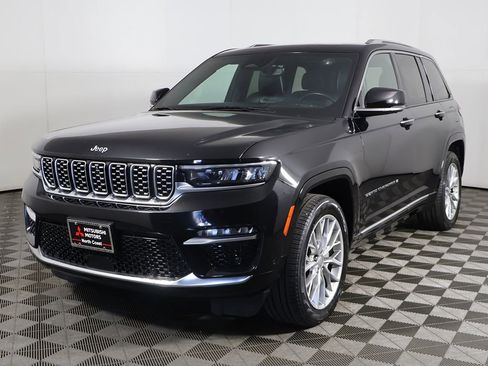 Used 2023 Jeep Grand Cherokee Summit w/ Luxury Tech Group V AWD/4WD image 12