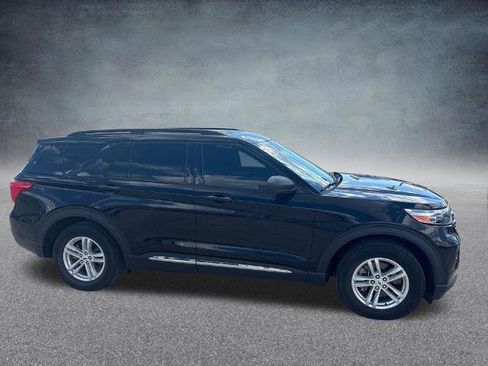 Certified 2023 Ford Explorer XLT RWD image 9