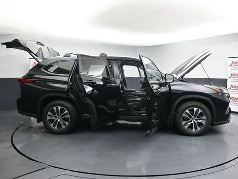 Used 2023 Toyota Highlander XLE FWD image 44