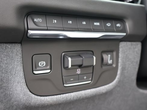 Certified 2025 Cadillac Escalade Premium Luxury Platinum w/ LPO, Floor Liner Package AWD/4WD image 22