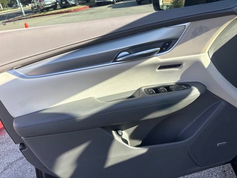 Used 2018 Cadillac XT5 Luxury w/ Driver Awareness Package AWD/4WD image 12