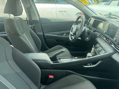 Used 2024 Hyundai Elantra SE FWD image 6