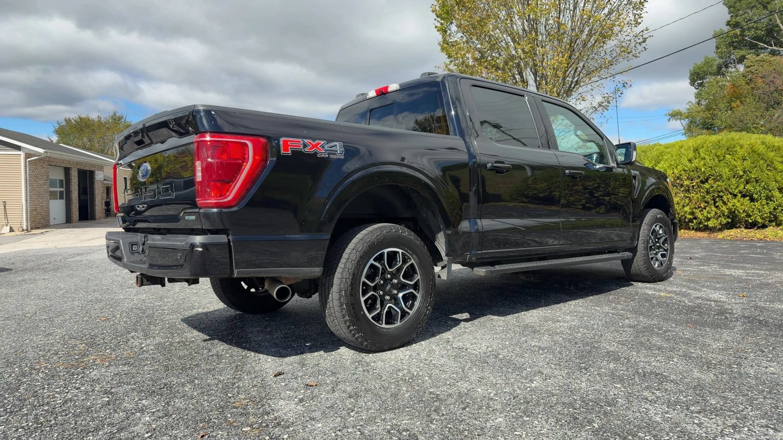 Used 2021 Ford F150 XLT w/ Equipment Group 302A High AWD/4WD image 4