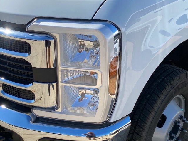 New 2025 Ford F350 XL w/ XL Chrome Package AWD/4WD image 4