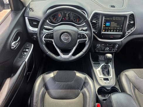 Used 2018 Jeep Cherokee Latitude Plus FWD image 12