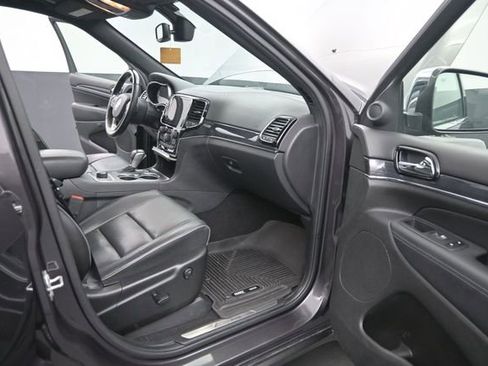 Used 2020 Jeep Grand Cherokee Overland AWD/4WD image 17