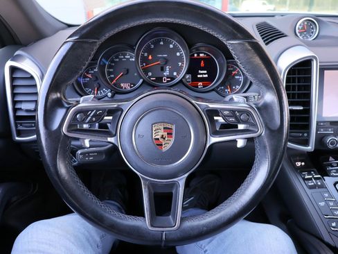 Used 2018 Porsche Cayenne Platinum Edition image 55