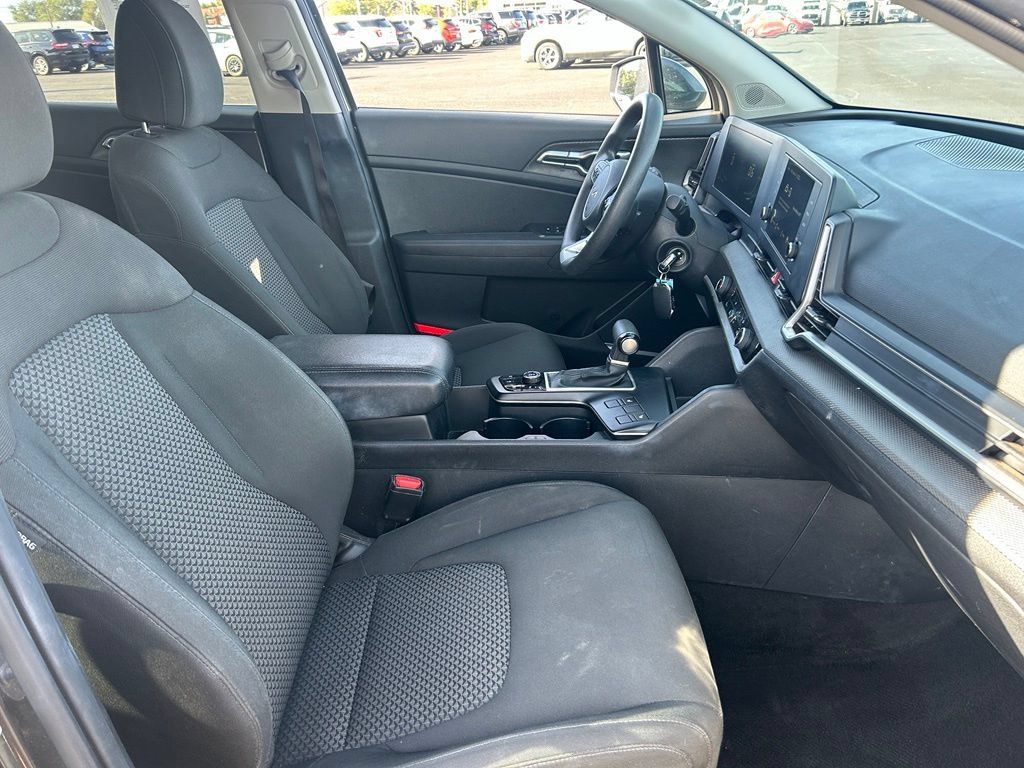 Used 2023 Kia Sportage LX AWD/4WD image 32