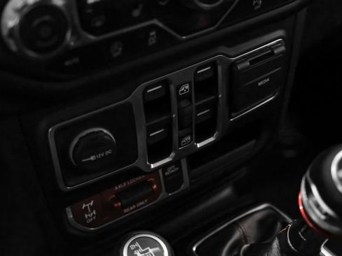 Used 2021 Jeep Gladiator Mojave AWD/4WD image 32