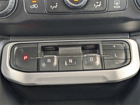 Certified 2023 GMC Acadia SLT w/ Preferred Package image 33