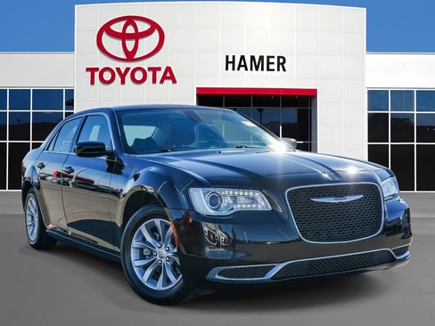 Used 2021 Chrysler 300 Touring image 1