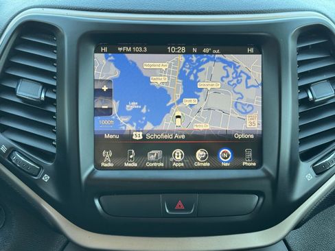 Used 2016 Jeep Cherokee Limited image 11