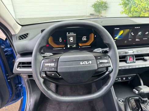 Used 2025 Kia K4 LXS image 29