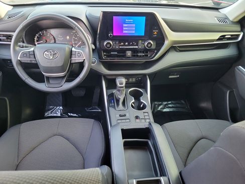 Certified 2024 Toyota Highlander LE AWD/4WD image 16