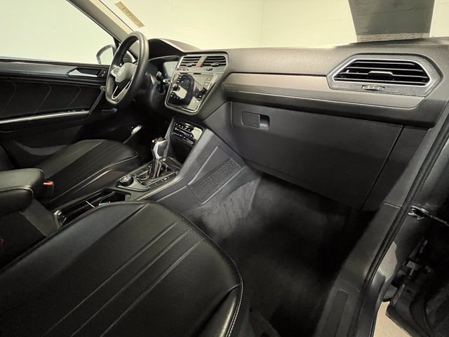 Used 2024 Volkswagen Tiguan SE AWD/4WD image 10