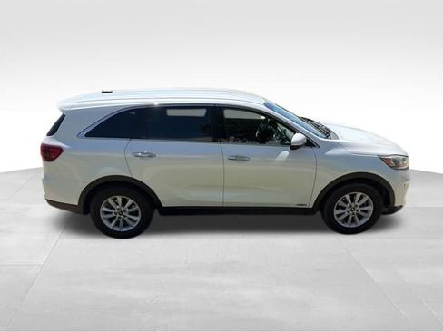 Used 2019 Kia Sorento AWD V6 image 2