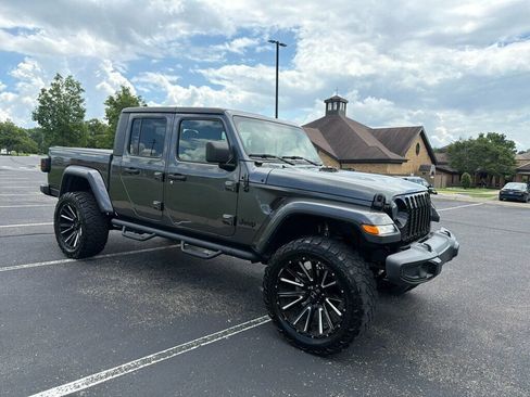 Used 2022 Jeep Gladiator Sport AWD/4WD image 3