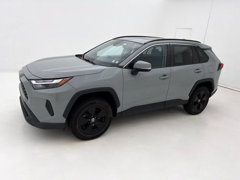 Used 2022 Toyota RAV4 XLE w/ Convenience Package AWD/4WD image 5