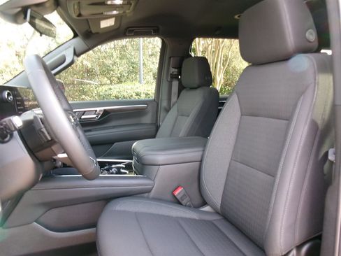 Used 2025 Chevrolet Tahoe LS image 14