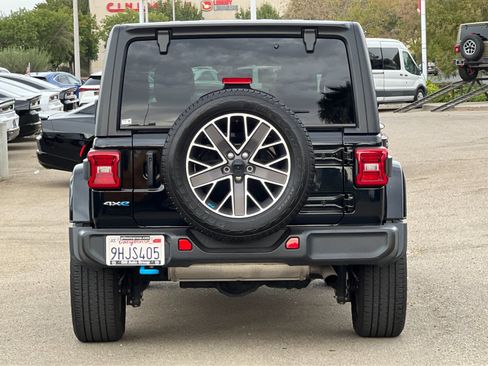 Used 2023 Jeep Wrangler Unlimited Sahara AWD/4WD image 5