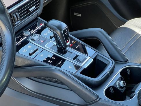 Certified 2019 Porsche Cayenne AWD/4WD image 28