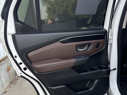 Used 2024 Honda Pilot Elite image 12
