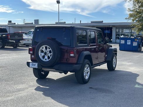 Used 2021 Jeep Wrangler Unlimited Islander image 5