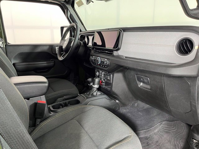 Used 2024 Jeep Wrangler Unlimited AWD/4WD image 44