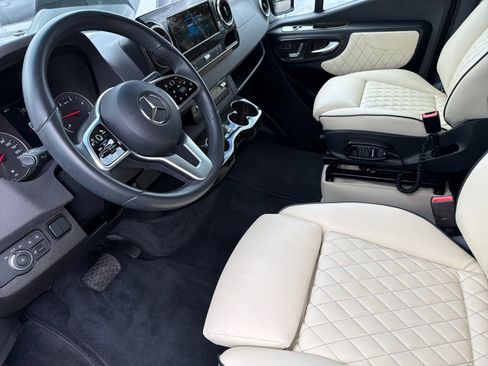 Used 2023 Mercedes-Benz Sprinter 2500 image 10