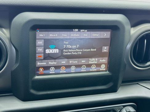 Used 2022 Jeep Gladiator Sport image 11