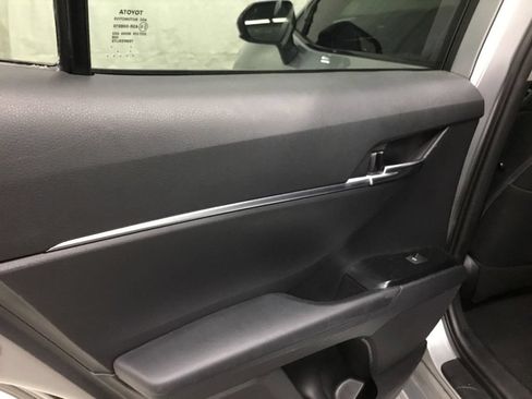Used 2019 Toyota Camry SE FWD image 12