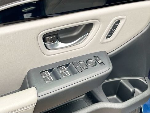 Used 2025 Honda Pilot Touring image 18